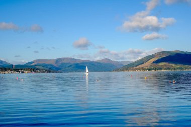 River Clyde kutsal Loch ve ötesine kadar. Bir kredi yat güzel yansımaları ile uzak mesafe görülebilir.