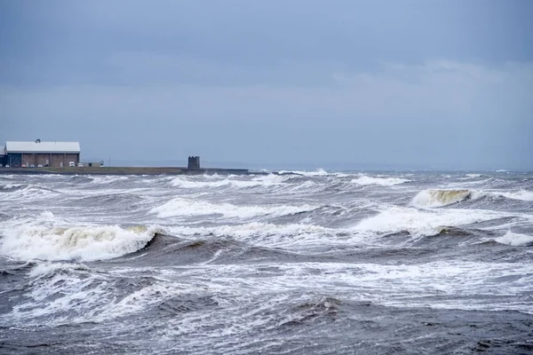 Stormy Weather Saltcoats Bay Escocia Mientras Las Olas Golpean Puerto — Foto de Stock
