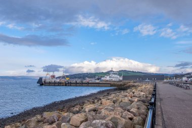 Largs est İskoçya'nın bir kıyı kasabasında pierhead deniz savunması isteyen