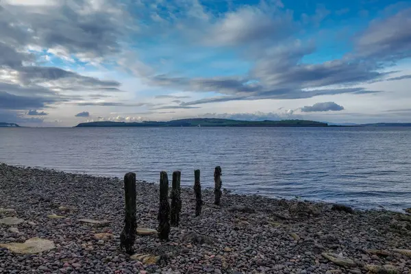 Patrząc Stare Drewniane Filary Tego Kiedyś Unoszą Się Pomost Millport — Zdjęcie stockowe