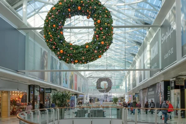 英国格拉斯哥的 Braehead 2018年11月8日 格拉斯哥的 Braehead 零售公园和休闲中心在圣诞节来临之前 开始忙于购物者和早期的圣诞装饰 — 图库照片