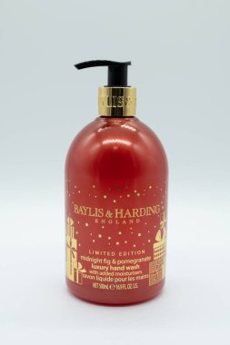 Largs, İskoçya, İngiltere - 29 Kasım 2018: Baylis ve Harding markalı lüks el yıkama yönergeleri geri dönüşüm geçerli İngiltere'de doğrultusunda geri dönüşümlü plastik kap içinde