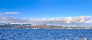 Dunoon ve kutsal Loch üzerinde seyir Gourock ilk işaretleri tepelerde kar ile Aralık ayında Argyle Hills