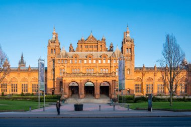 Glasgow, İskoçya, İngiltere - 14 Aralık 2018: Kelvingrove Galeri ve Müzesi Glasgow 1901 yılından bu yana açık olmuştur ve bağış takdir edilmektedir, ancak ücretsiz olarak halka açıktır. Bir Glasgows en popüler konumlar.