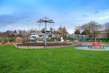 Modern inşa çocuk park modern eğlenceli ve Eğitici donanımlar ile genç çocuklar için oyun..