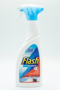 Largs, İskoçya, İngiltere - 04 Şubat 2019: Şişe, Flash markalı çamaşır suyu temiz geri dönüşümlü plastik şişe. satır içi girişimler geri dönüşüm geçerli İngiltere ile .