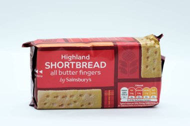 Largs, İskoçya, İngiltere - 04 Şubat 2019: Highland kurabiye parmak Sainsbury's geçerli İngiltere'de girişimleri ile ilgili sağlık sembolleri satır içi ile tarafından .