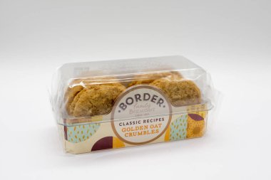 Largs, İskoçya, Birleşik Krallık - 19 Şubat 2019: Paket bisküvi geri dönüştürülebilir ambalaj geri dönüşüm ve beslenme bilgi arkasında verilen markalı sınır git ambalaj.