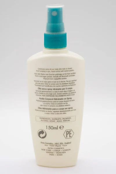 リサイクルと内容については背中をリサイクル可能なペットボトルのラーグス スコットランド 2019 エイボン ブランド肌柔らかいので保湿ローション — ストック写真