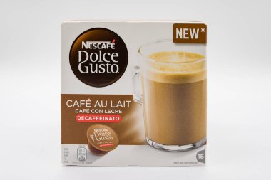 Largs, İskoçya, Birleşik Krallık - 19 Şubat 2019: Nescafe Dolce Gusto markalı kahve decafinated dolum tüm ambalaj bakla ve bakla geri dönüştürülebilir.