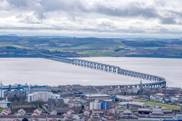 Tay Railway Bridge desde Dundee Law Dundee Scotland . — Foto de Stock