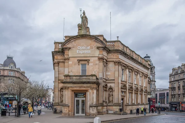 Old Clydesdale Bank Buildings nå Optical Express i Dundee – stockfoto