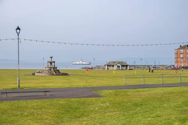 Guardando oltre Mackerston per il traghetto auto Largs — Foto Stock