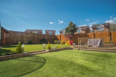 Modern Bahçe Tasarlanmış ve yeni Inşa Mat ile peyzajlı