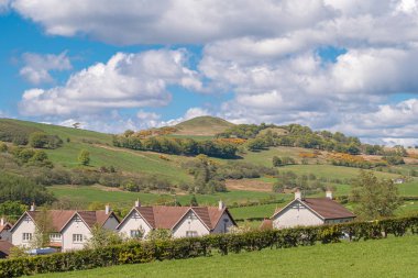 Knock Hill Largs Yaz aylarında İskoçya Su Mavi bulutlu Skys ile
