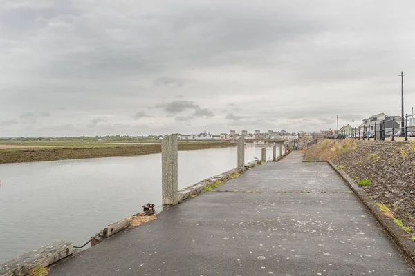 Puerto de Irvine en Ayrshire Escocia mirando hacia la ciudad — Foto de Stock