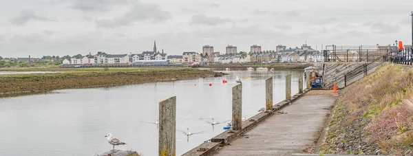 Puerto de Irvine en Ayrshire Escocia mirando hacia el centro de la ciudad —  Fotos de Stock