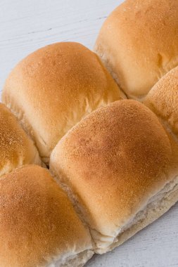 Beyaz Tahtalı Tepside Altı Sabah Rulosu