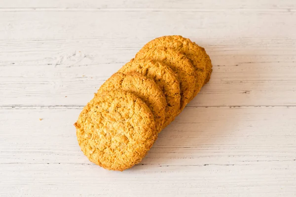 Krümelige Haferflockenkekse direkt aus dem Ofen — Stockfoto