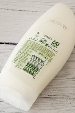 Radox Markalı Nemlendirici Krem Geri Dönüşümlü Şişe Arka Görüş Di