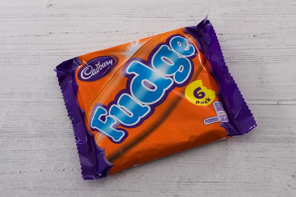 Geri Dönüşümlü Ambalaj Fudge Cadbury Altı paketi — Stok fotoğraf