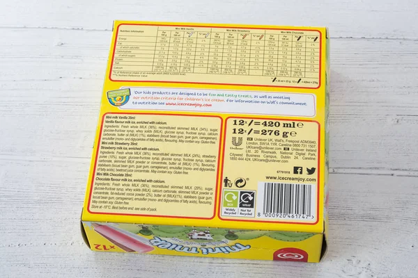 リサイクル可能な包装ディスのアイスロリーのミニミルクブランドの箱 — ストック写真