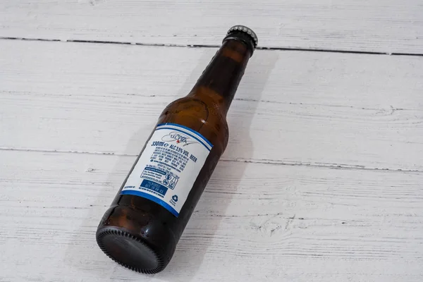 Egy üveg Michelob Ultra márkás lager sör újrahasznosítható Glas — Stock Fotó