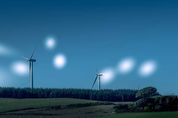 苏格兰阿德罗桑附近的风力涡轮机与流星星频闪 — 图库照片