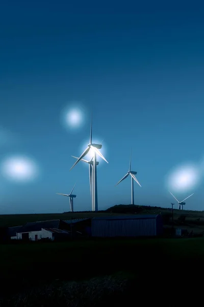 Turbinas eólicas en Escocia Cerca de Ardrossan con estrella etérica stro — Foto de Stock