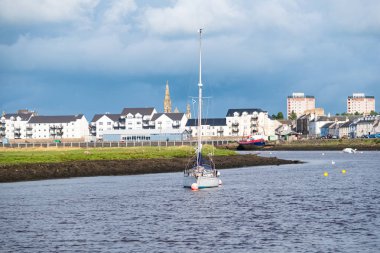 Ayrshire 'daki Irvine Limanı İskoçya' ya bakıyor 