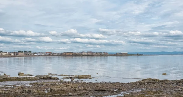 Mirando Por Encima Saltcoats Bay Marea Alta Con Cielo Nublado —  Fotos de Stock