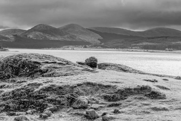 Loch Doon Wzgórza Galloway Oddali Ponurym Zimowym Niebem — Zdjęcie stockowe