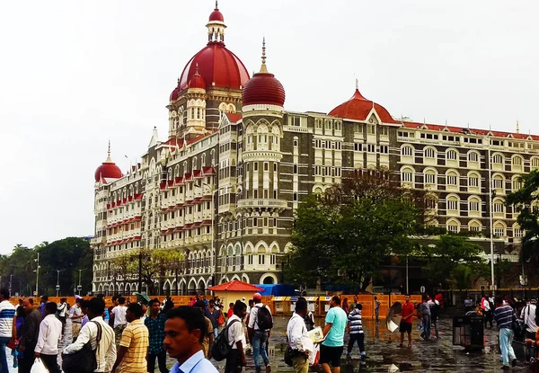 Palais Taj Mahal, un bâtiment historique à Mumbai, en Inde. Construit en 1903 . Photos De Stock Libres De Droits