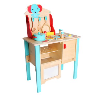 Oyuncak mutfak beyaz arka planda izole edildi