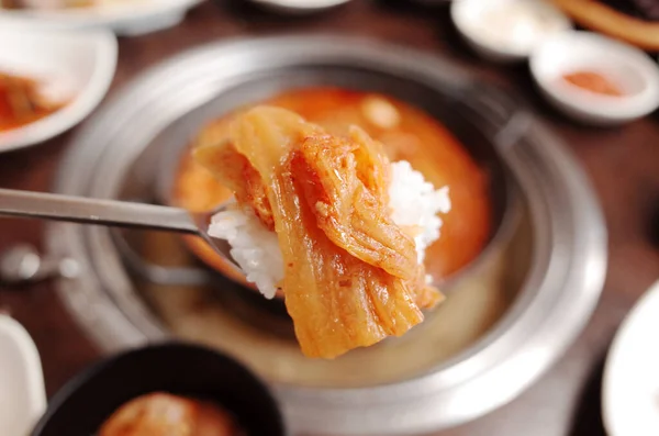 Kimchi Kanállal Evéshez — Stock Fotó