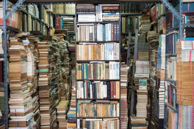 SEOUL, Güney Kore - 30 Ekim, kitapçıda kullanılmış kitaplar