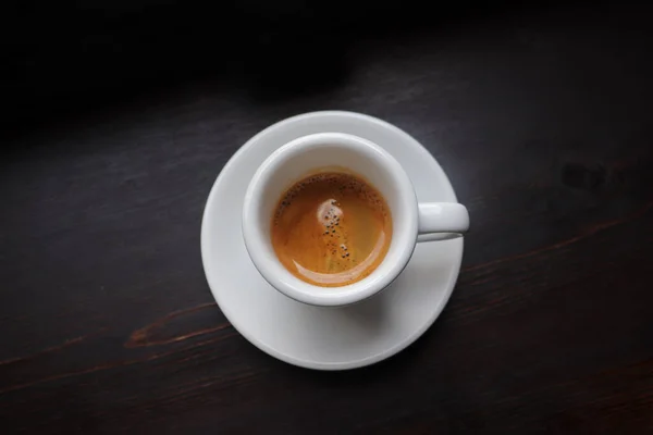 Filiżanka Kawy Latte Art Drewnianym Tle — Zdjęcie stockowe