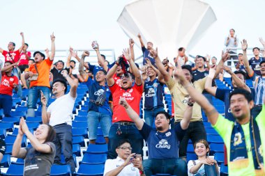 : Suphanburi, Thailand - 01 Temmuz 2018: Fan club: Suphanburi futbol kulübü duygu rekabet ile deniz kuvvetleri futbol kulübü arasında Tayland Futbol Ligi