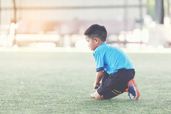 Young Asian Football Player Blue Jersey Tied His Shoelace Competition — Stock Photo, Image