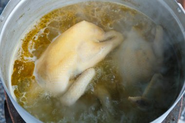 Tavuk kaynatın tay pişirme.
