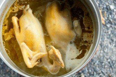 Tavuk kaynatın tay pişirme.