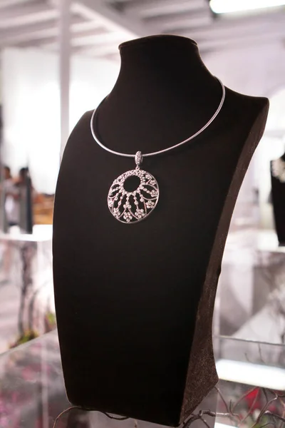 Faux Collier Floral Rond Diamant Bijouterie Serti Utilisé Pour Tournage — Photo