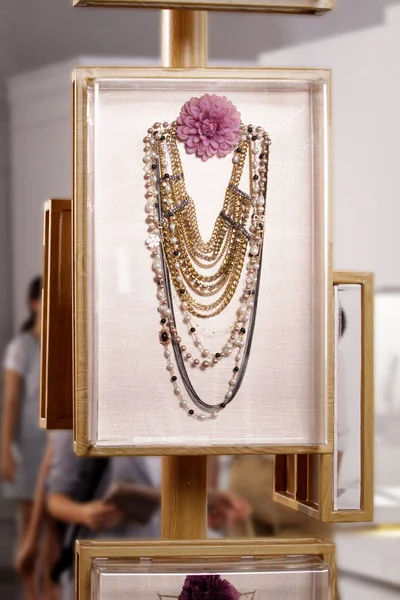 Une Fausse Chaîne Collier Perles Bijouterie Utilisée Pour Tournage Film — Photo