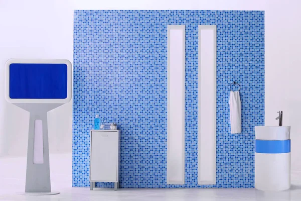 film çekim için rasgele mavi mozaik karo banyo duvarındaki kurulması