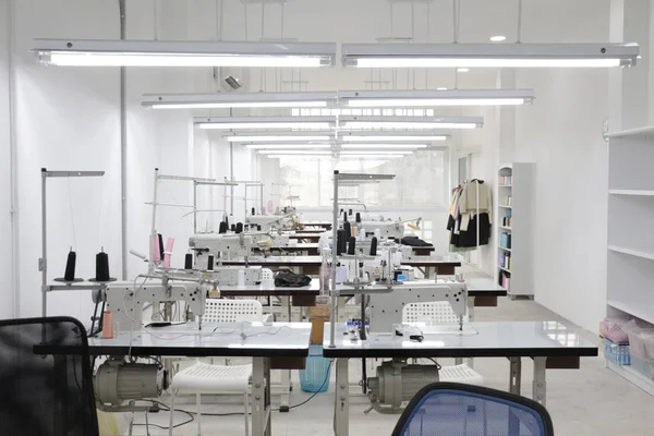 bir sürü dikiş makinesi terzi atölyesi Studio çalışma için hazırlanan 