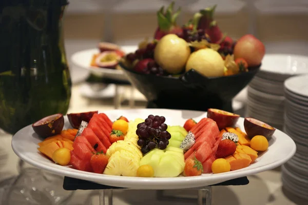 Dish of variety fruits — Stock Photo, Image