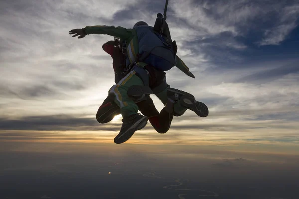 Tandem Paracadutismo Che Vola Alto Nel Cielo — Foto Stock