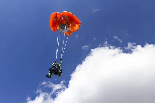 Fallschirmsprung Tandem Fliegt Hoch Den Himmel — Stockfoto
