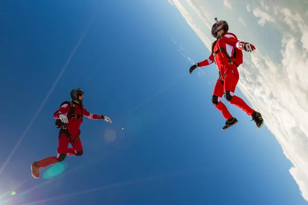 Zwei Fallschirmspringer Bauen Freien Fall Eine Figur Extremsportkonzept — Stockfoto