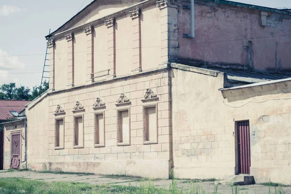 Odessa Ucrânia Agosto 2017 Edifício Arquitetônico Antigo Uma Pequena Rua — Fotografia de Stock